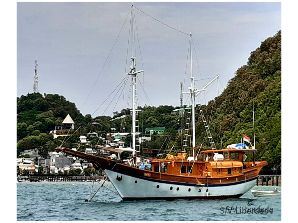 bateau traditionnel indonésien