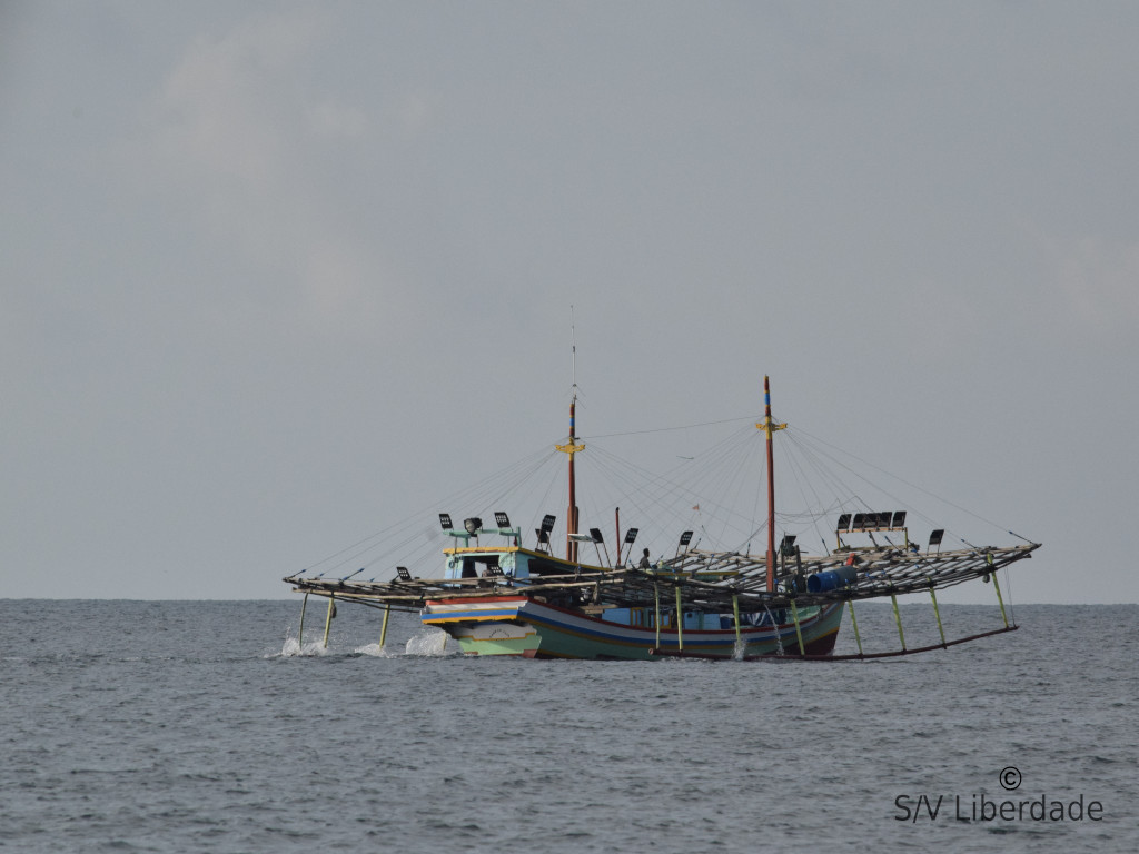 bateau traditionnel indonésien